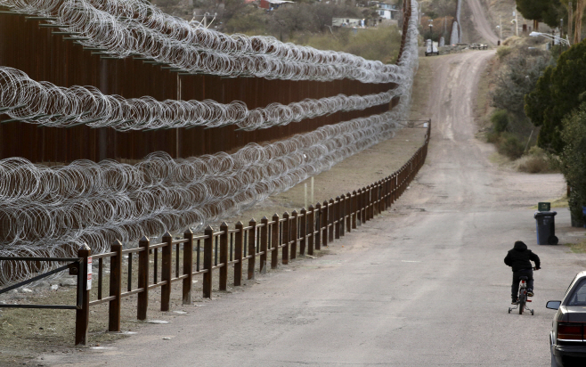 US Mexico Border Arizona Daily Life