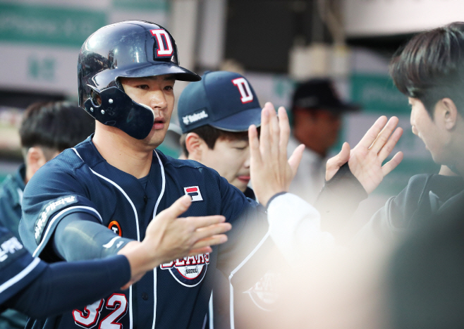 앞서가는 두산<YONHAP NO-4940>