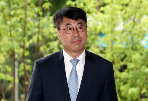 유해용, '사법행정권 남용' 연루 첫 재판