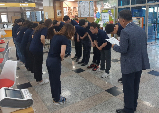 7-0610 안동시 종합민원실, 새 근무복 착용으로 친절봉사 다짐