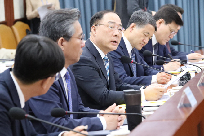 경제활력대책회의서 발언하는 홍남기 부총리