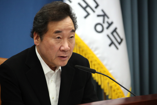 국정현안점검조정회의서 발언하는 이낙연 총리