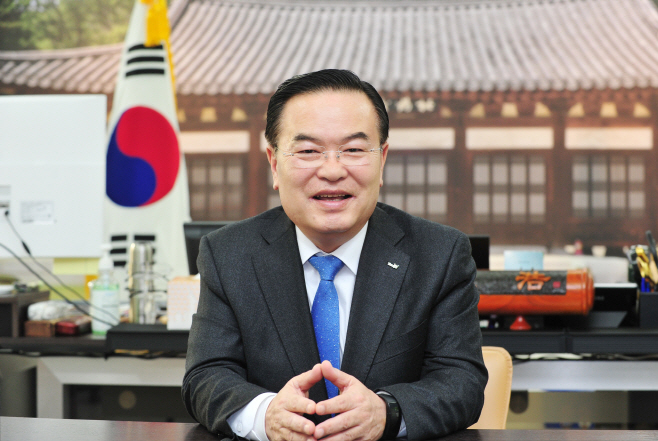 이성호 양주시장이 3개여간의 병상을 털고 14일 시정에 복귀했