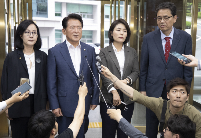국회 교육위 한국당 의원들, 교육청 항의 방문<YONHAP NO-3152>