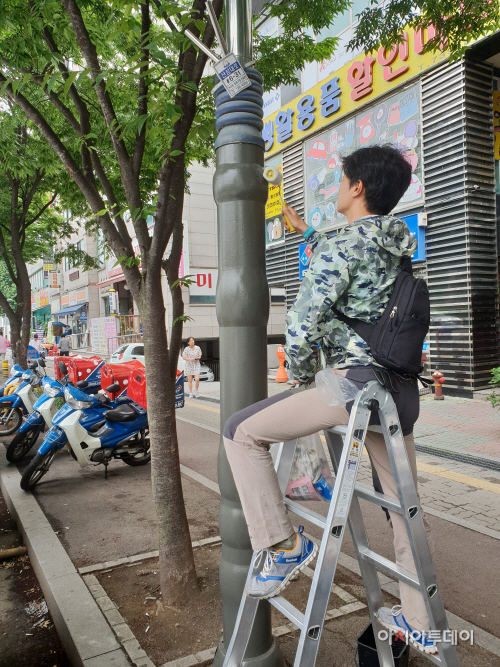 성남 중원구, 특수 코팅으로 불법광고물 원천차단 (3)