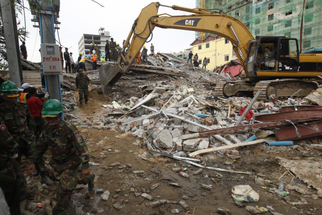 Cambodia Building Collapse <YONHAP NO-2773> (AP)
