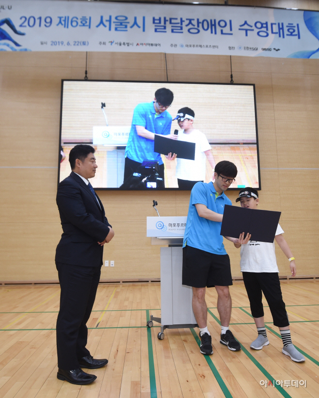 [포토] 발달장애인 수영대회 선서하는 이성준