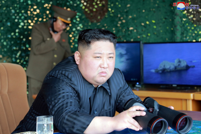 북한 김정은, 동해상 화력타격훈련 지도