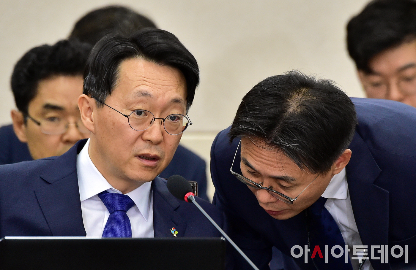 [포토] 보고받는 김현준 국세청장 후보자 - 아시아투데이