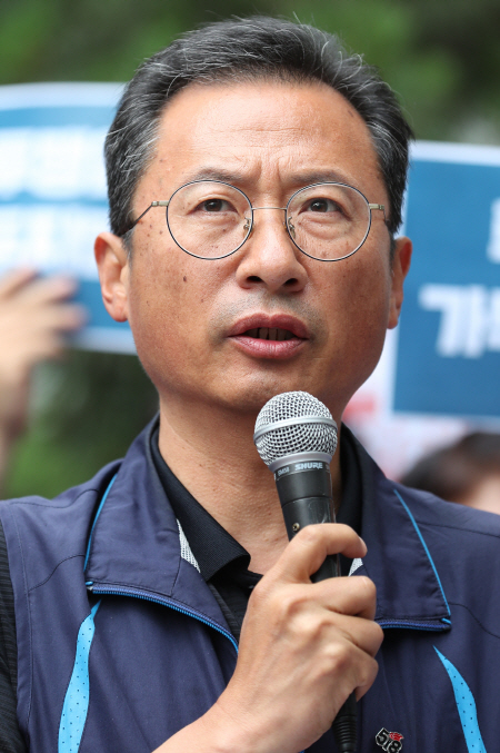 노동탄압 중단 촉구하는 김명환 위원장
