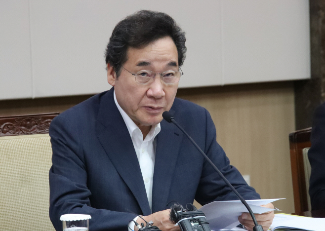 미세먼지특위서 발언하는 이낙연 총리
