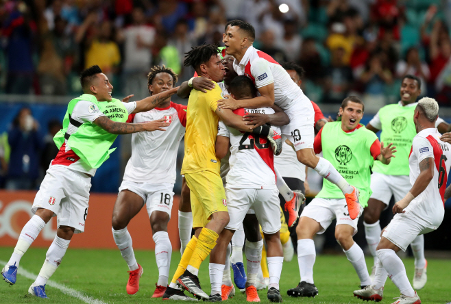 SOCCER-COPA-URY-PER/ <YONHAP NO-1251> (REUTERS)
