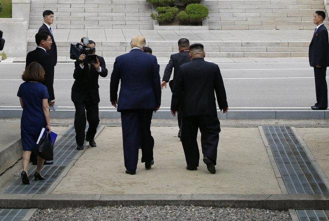 북한 땅 밟은 트럼프 미 대통령