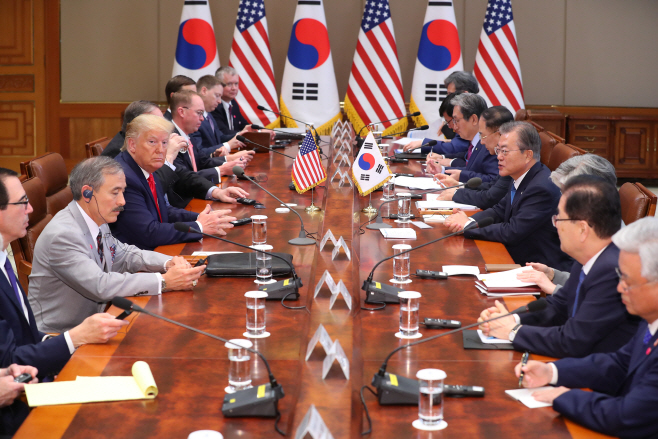 확대회담 나선 한미정상