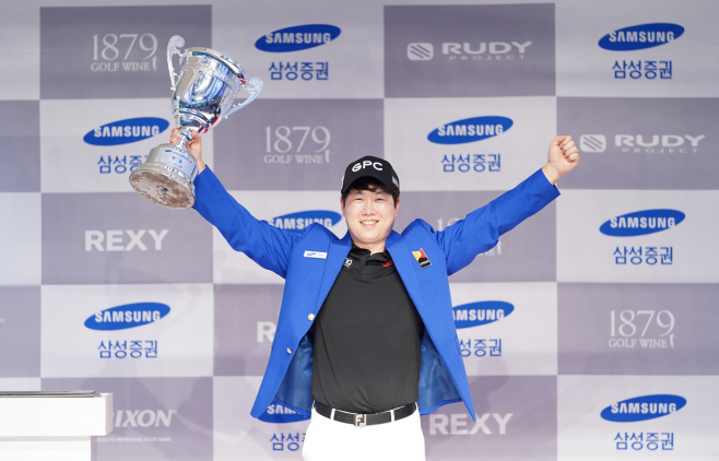 순범준 우승 세리머니 사진2 골프존