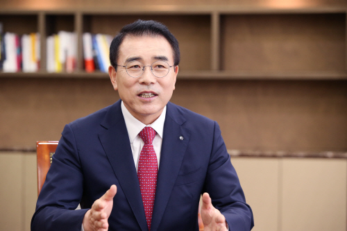 신한금융지주_조용병회장_1