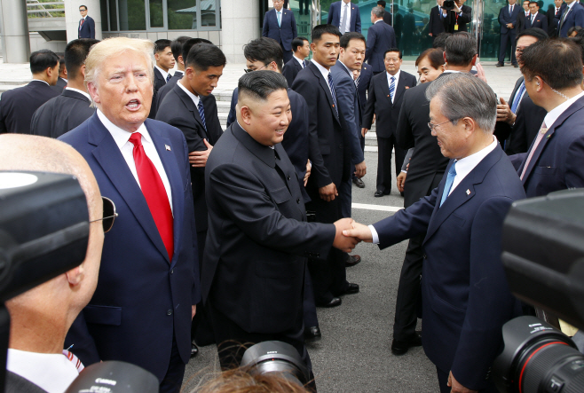 한자리에 모인 남북미 정상