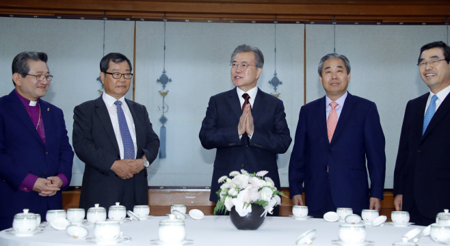 문 대통령, 한국교회 주요 교단장 대표들과 함께