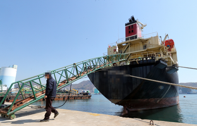 부산항에 발 묶인 대북제재 결의 위반 선박