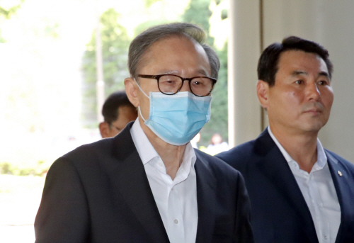 법정 향하는 이명박