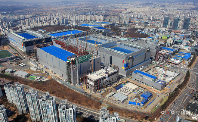 [보도사진1] 화성캠퍼스 EUV 라인 전경