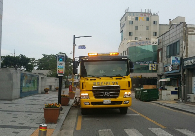 노면청소차 운행사진