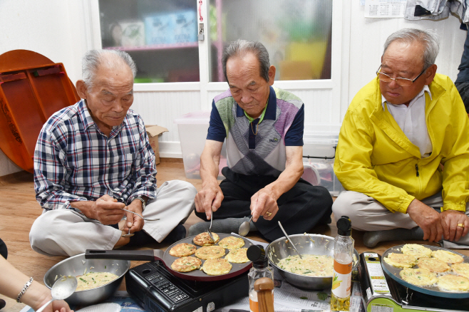 청송군, 찾아가는 행복·문화경로당 큰 호응) (2)