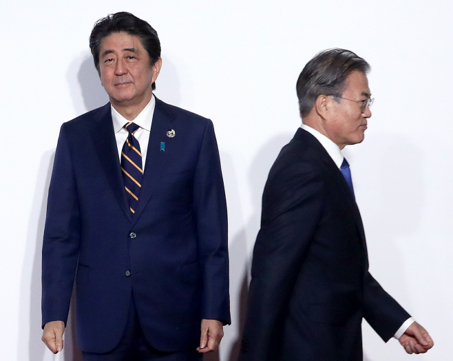 G20 개막식에서 만난 한일 정상