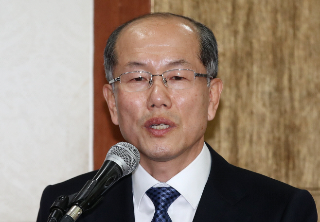 인사말하는 김유근 사업단장