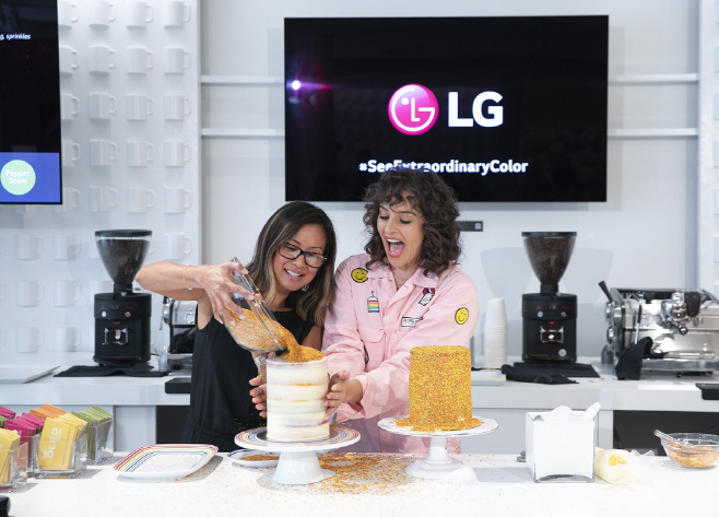 [사진3]LG 올레드 TV, 팬톤사와 컬러 체험 마케팅