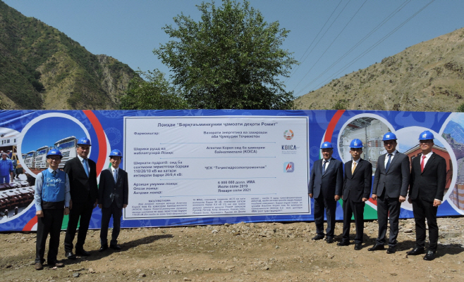 1_타지키스탄 전력망 구축사업 착공식_주요인사 단체사진