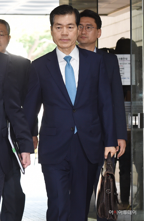 [포토] 법정으로 향하는 김태한 대표