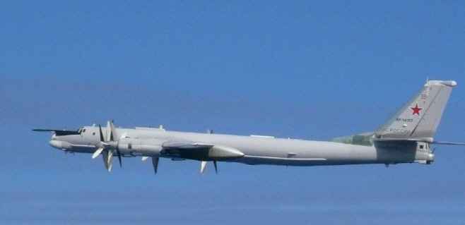우리 영공 침범한 러시아 군용기 'TU-95'<YONHAP NO-3343>