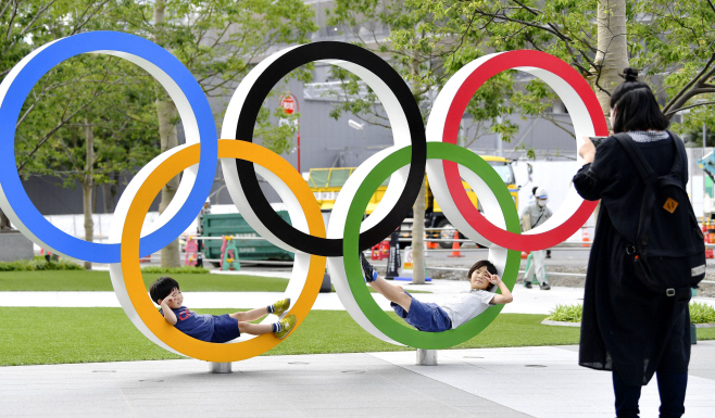 2020 도쿄올림픽 신국립경기장 인근 오륜 조형물