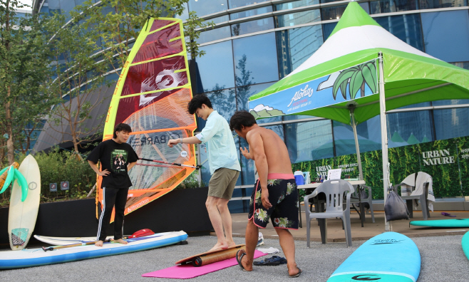 [사진5]용산 아이파크몰 알로하 페스티벌_랜드서핑