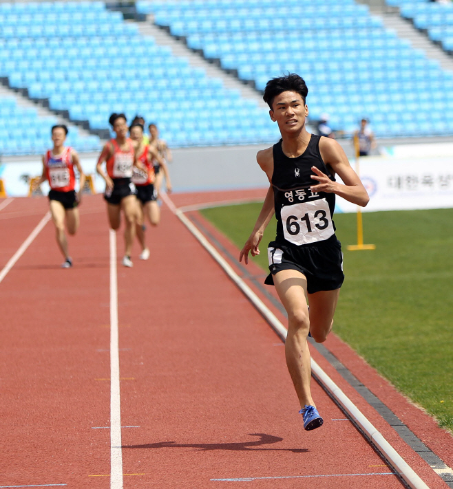 이재웅, 28년 만에 육상 1,500ｍ 한국 고교 신기록<Y