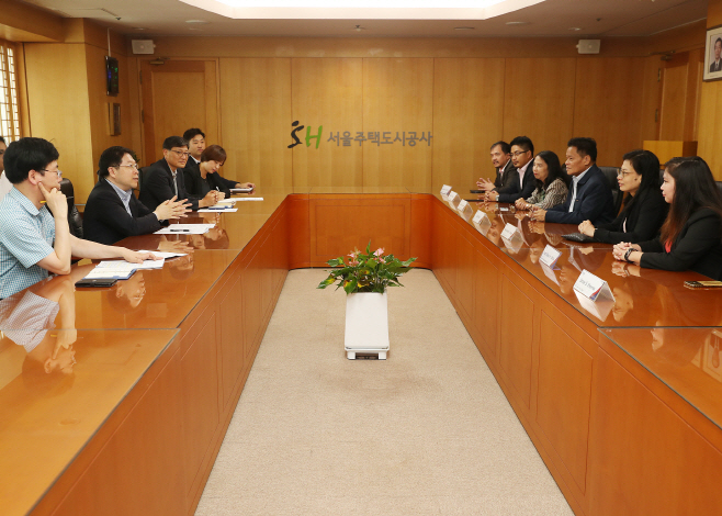SH공사 김세용사장과 필리핀 기지전환개발청 회의