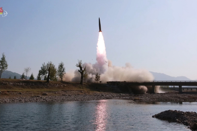 북한이 공개한 '단거리 미사일' 발사 장면<YONHAP NO-3136>
