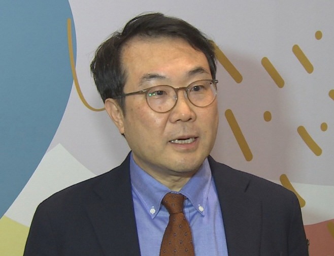 취재진 질문에 답하는 이도훈 한반도평화교섭본부장