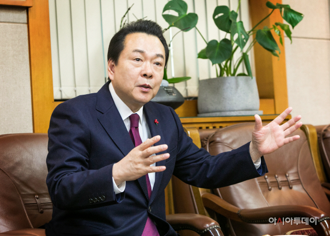 노현송 구청장님 인터뷰 사진(1)