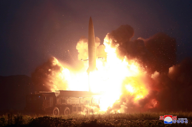 북한, 신형전술유도탄 발사<YONHAP NO-1056>