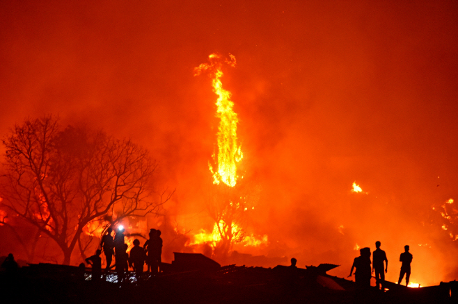 BANGLADESH-DHAKA-SLUM-FIRE <YONHAP NO-0523> (XINHUA)