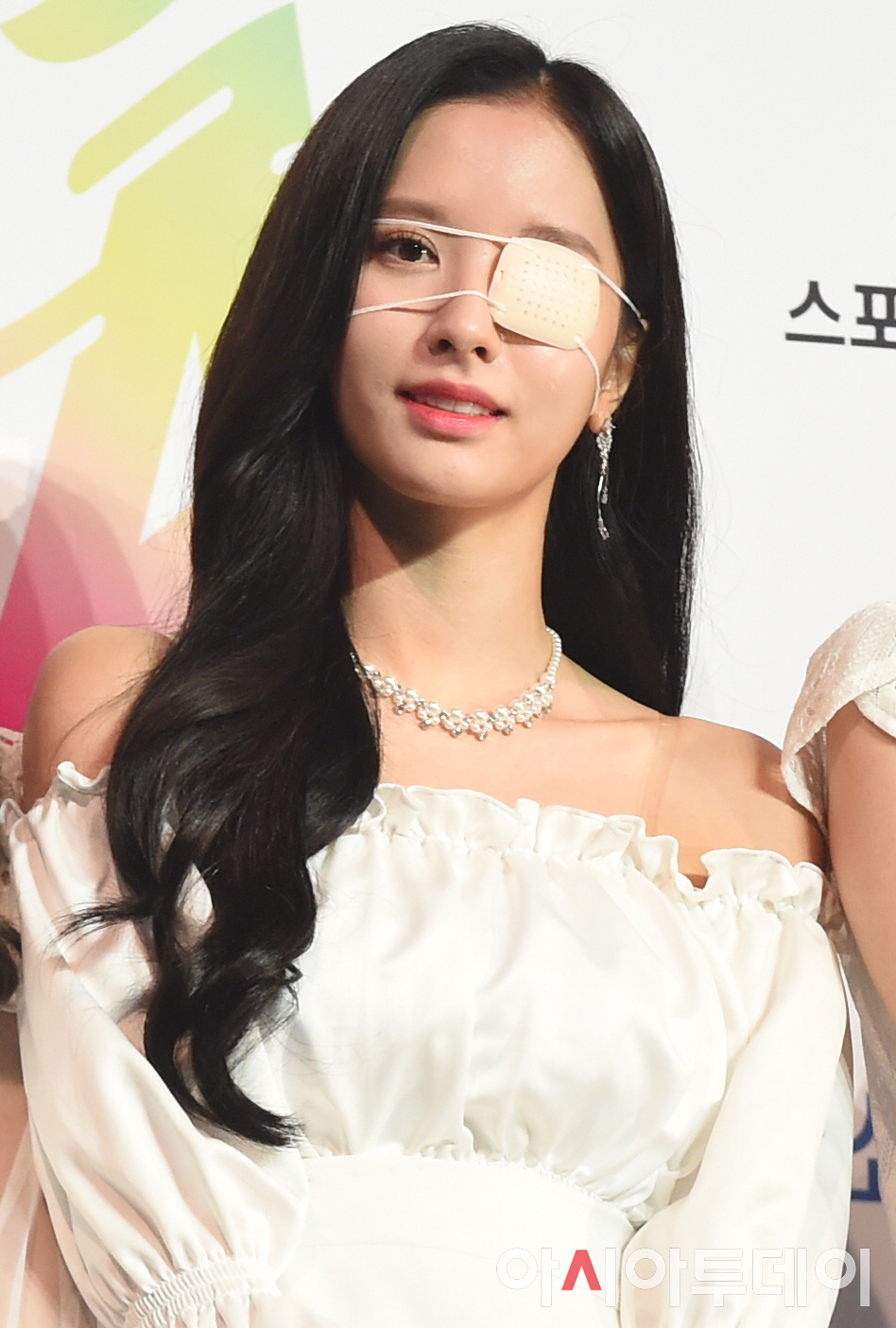[포토] 우주소녀 보나, 안쓰러운 안대쓰고 - 아시아투데이 [포토] 우주소녀 보나, 안쓰러운 안대쓰고