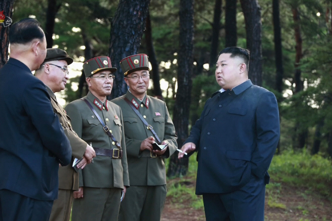 북한 김정은, 또 '새 무기' 시험사격 지도
