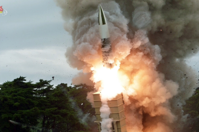 북한, 또 '새 무기' 시험사격…북한판 에이태킴