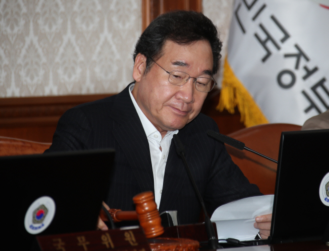 국무회의 개회하는 이낙연 총리