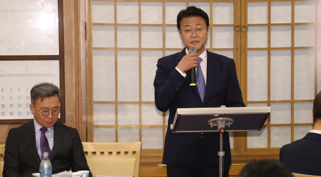 대통령 순방 간담회 하는 주형철 경제보좌관