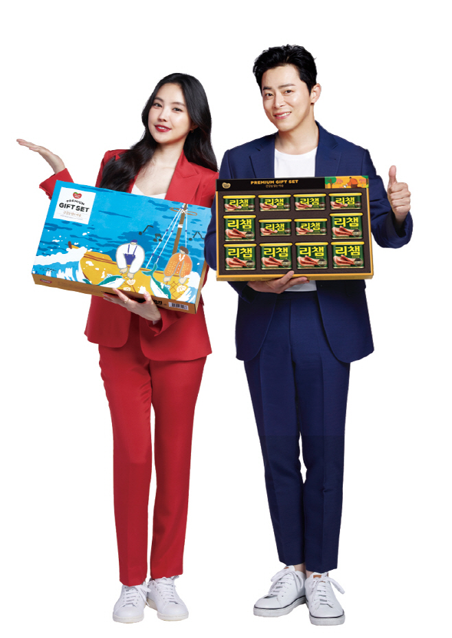 (동원에프앤비) 동원 선물세트 모델 조정석&손나은