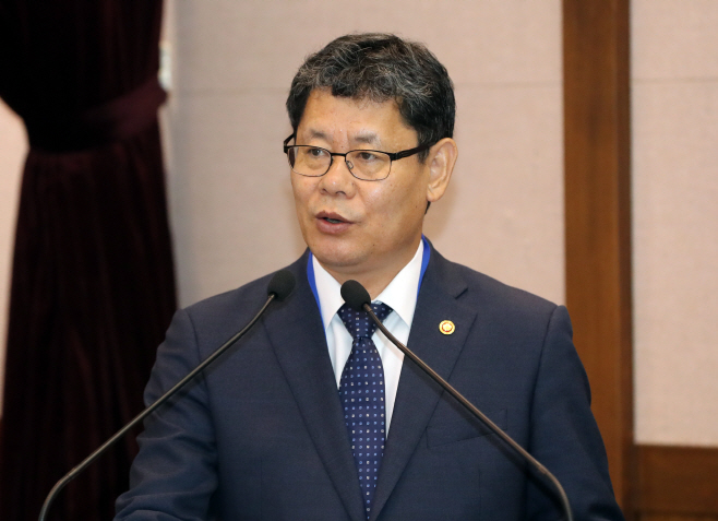 기조연설 하는 김연철 통일부 장관