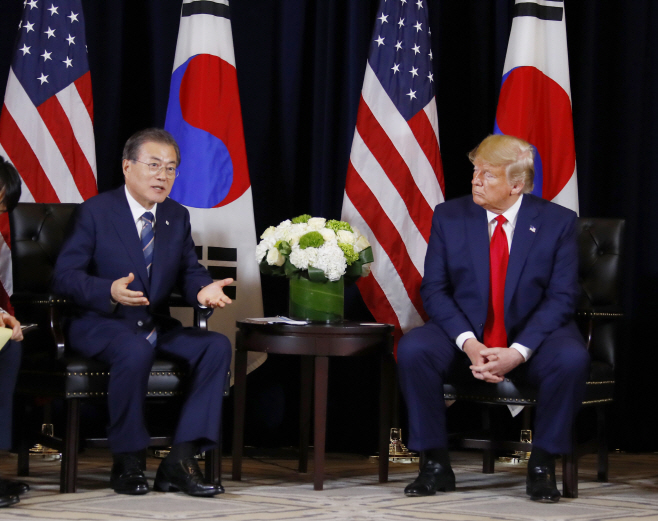 9번째 회담하는 문재인 대통령과 트럼프 대통령